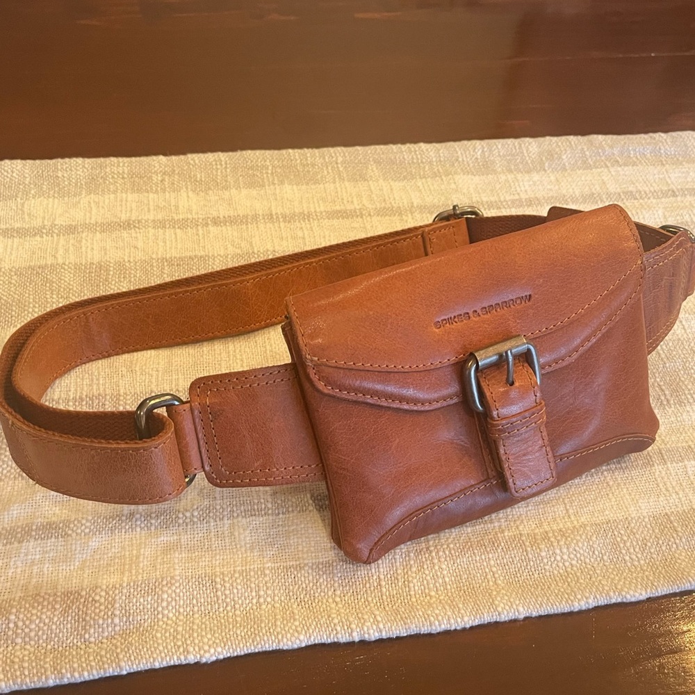 SPIKES & SPARROW belt bag